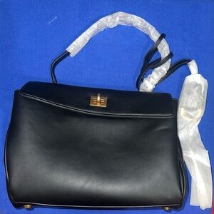 Elegant Black leather Crossbody Bag